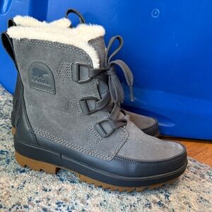 Sorel Tivoli Boots - waterproof size 9 NWOT